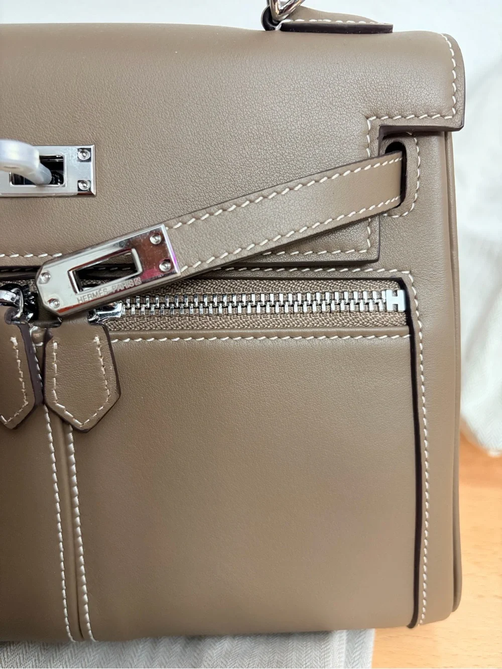 Taupe KELLY LAKIS 25 CM ETOUPE PHW SWIFT CLASSIC CHARM INCLUDED